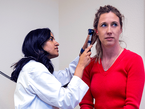 speech pathology and audiology student with patient