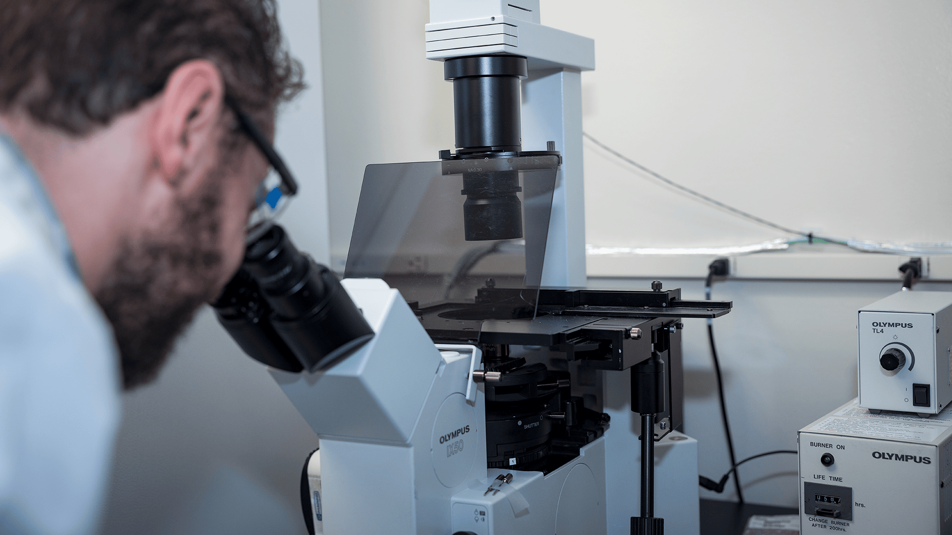 Lab workstation equipped with a computer and the Olympus-based full-color imaging system