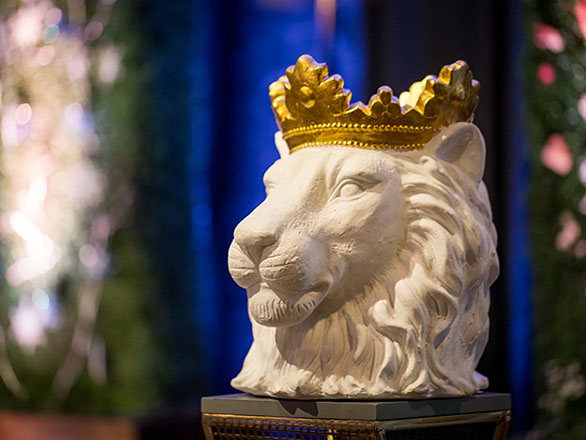 A lion head with a crown sculpture.